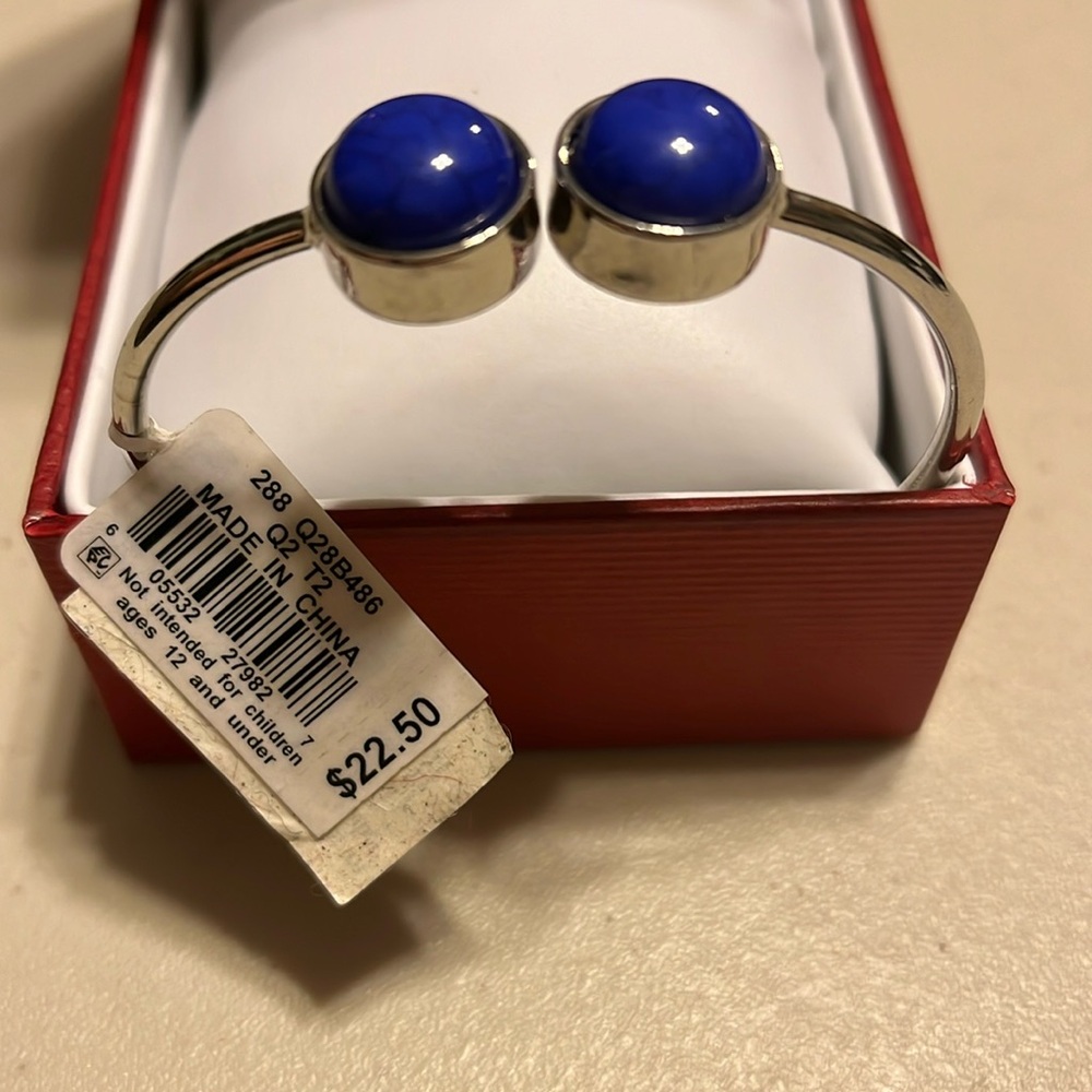 Costume jewelry bracelet. Brand new from macys